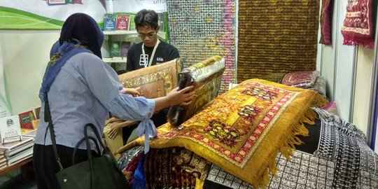 UKM ini pamerkan sajadah busa seharga Rp 150.000 di Halal Lifestyle Expo