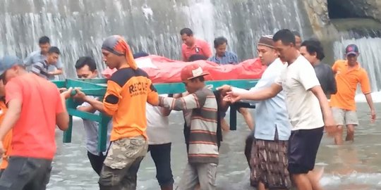 Mayat penuh luka ditemukan mengapung di sungai Kebo Turu 