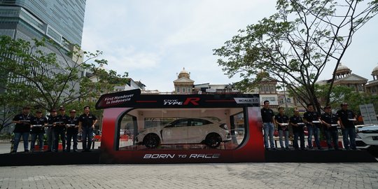 Dipesan 65 unit, Civic Type R dikirim ke 10 konsumen pertama