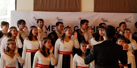 Paduan suara mahasiswa Binus jadi idola warga Belgia