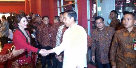 Hadiri puncak Rembuk Nasional, Presiden Jokowi diajak tamu undangan berfoto