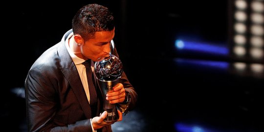 Cristiano Ronaldo raih Pemain Terbaik FIFA 2017