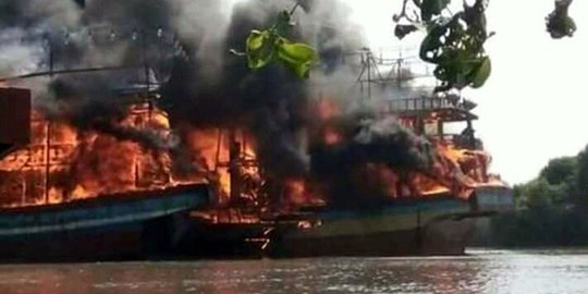 Kapal terbakar di Kalsel, 3 korban luka bakar serius