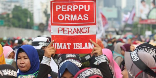 Reaksi protes massa usai RUU Ormas disahkan DPR