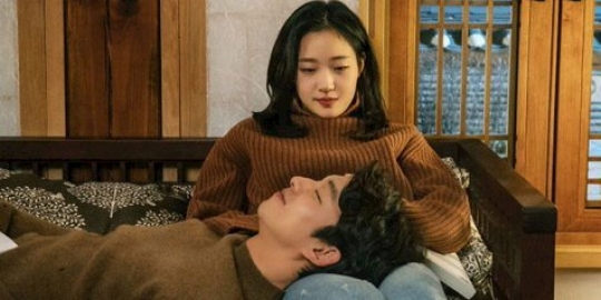 Kim Go Eun ungkap kalau sudah ngefans Gong Yoo selama 10 tahun