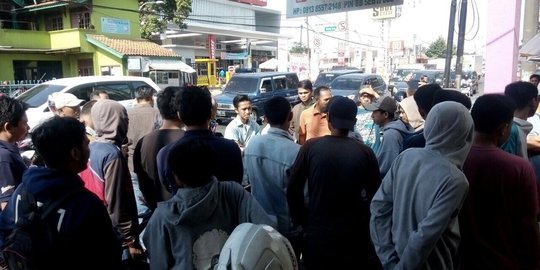 Kesal tak diterima bekerja, warga Cikupa blokir akses jalan ke pabrik