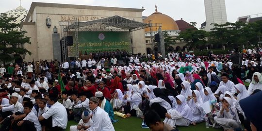 Gubernur Aher tantang santri untuk bisa kuasai teknologi