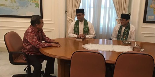 Anies dan Sandi disuguhi makan siang khusus dari Mufidah Kalla