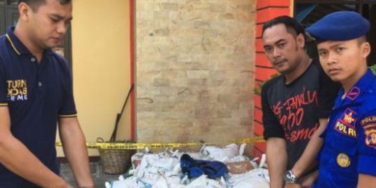 Penyelundupan 1,8 ton miras cap tikus dari Manado ke Balikpapan digagalkan