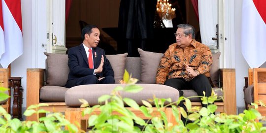Hangatnya pertemuan mendadak SBY dan Jokowi di Istana Merdeka