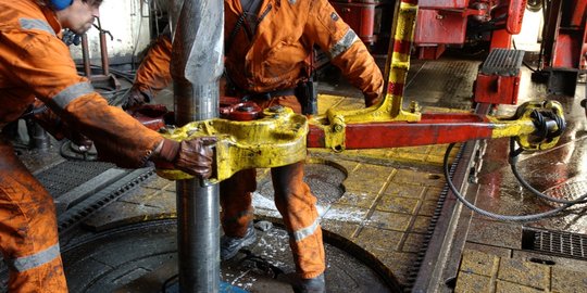 Negara OPEC sepakat kurangi produksi lagi, harga minyak dunia naik