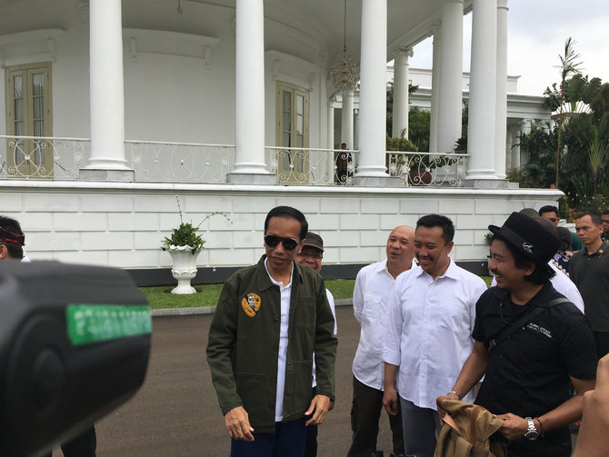 Saat Jokowi bergaya ala biker dan tunggangi motor chopper 