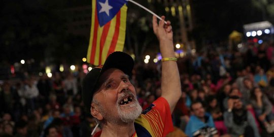 Catalunya proklamasikan kemerdekaan yang tertunda, Spanyol murka