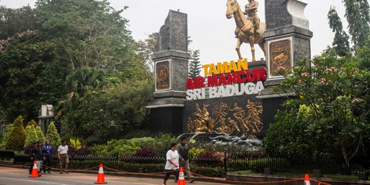 Begini cara Pemkab Purwakarta merawat taman