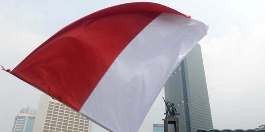 Hari Sumpah Pemuda, 70 warga Situbondo kibarkan bendera di tengah laut