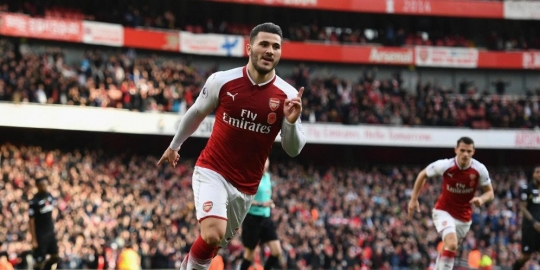 Hasil Pertandingan Arsenal vs Swansea: Skor 2-1  merdeka.com