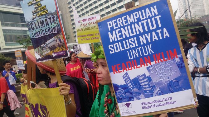 demo aktivis perempuan soal keadilan iklim