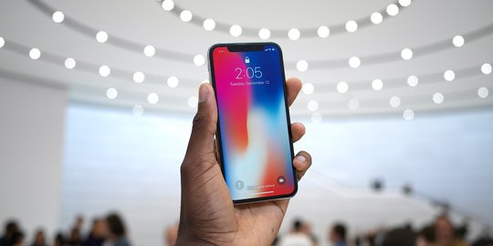 Apple pecat pegawai setelah anaknya bikin video 'hands-on' iPhone X sebelum rilis