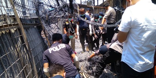 Benda diduga tulang manusia ditemukan tim DVI di gudang kembang api