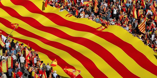 Aksi ribuan warga Barcelona tolak kemerdekaan Catalan