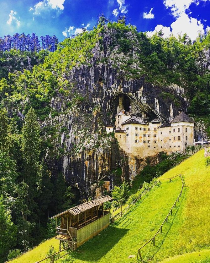 predjama castle