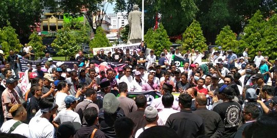 Ratusan Pengemudi taksi online di Yogyakarta demo tolak Permenhub 108