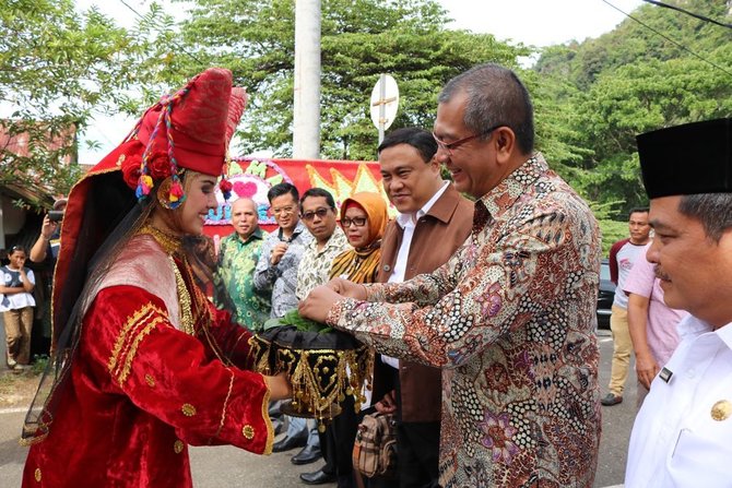 kemeriahan parade drumband amp karnaval awali bagodang iii 2017