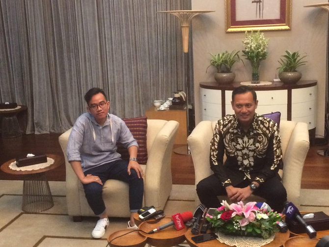 agus yudhoyono bersama gibran di istana