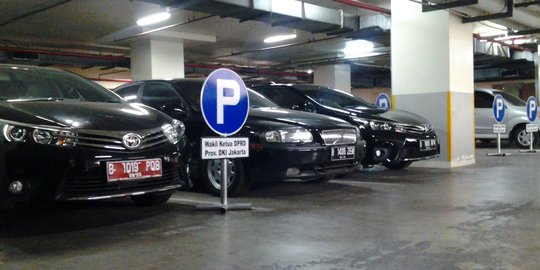 Sudah lewat deadline, baru 67 mobil dinas DPRD DKI yang dikembalikan