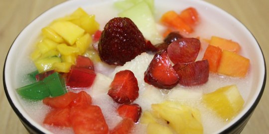 Resep cara membuat es buah segar dengan susu yang enak dan mudah