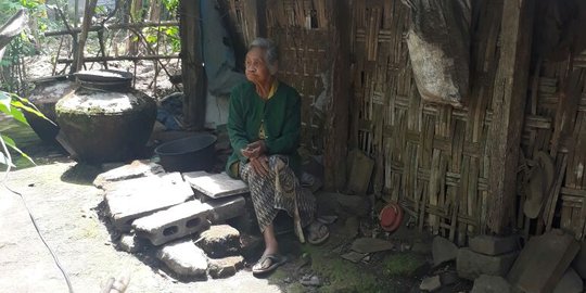 Bantuan jamban untuk Mbah Ngati nyaris diambil orang