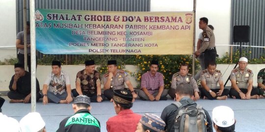 Ratusan warga ikut salat gaib untuk korban ledakan gudang petasan