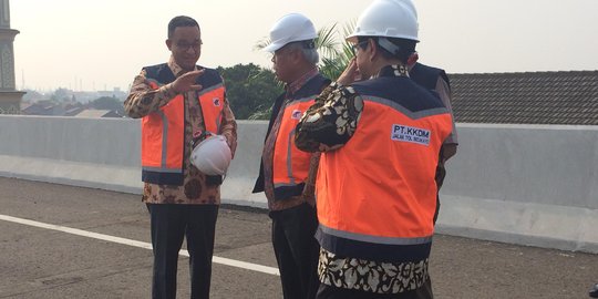 Hadir di peresmian Tol Becakayu, Anies pertama kali dampingi Jokowi