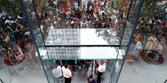 Hebohnya antrean iPhone X di Singapura
