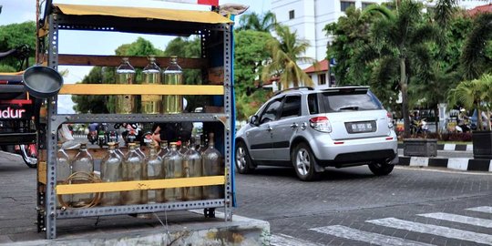 Di daerah ini, harga bensin Rp 100.000/liter dan mi instan Rp 50.000/bungkus