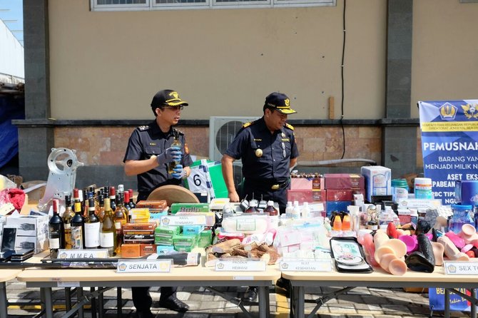 ratusan sex toys diumsnahkan