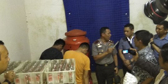 Polda Sumsel gerebek industri rumahan produksi miras oplosan