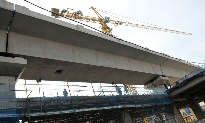 anies sandi tinjau ptoyek mrt