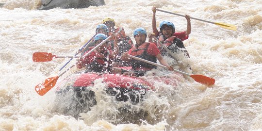 Uji adrenalin berarung jeram di musim hujan