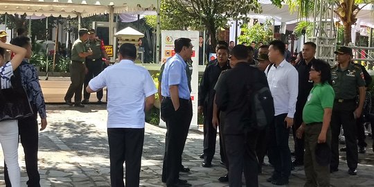 Keluarga Bobby dan tamu VIP mulai berdatangan ke Solo