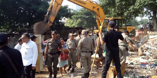 Sandi segera bongkar gubuk liar lapak prostitusi di Kanal Banjir Barat