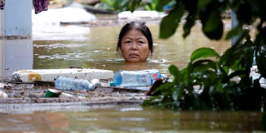 Parahnya banjir akibat Topan Damrey di Vietnam, 49 orang tewas
