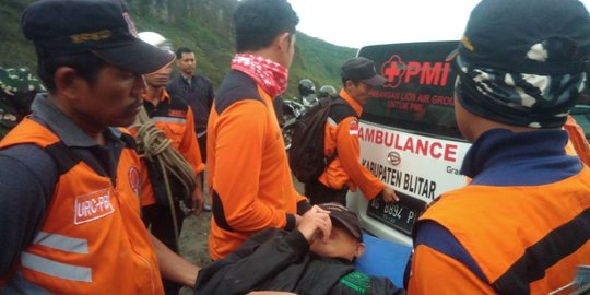 9 Pendaki yang terjebak di Gunung Kelud ditemukan selamat