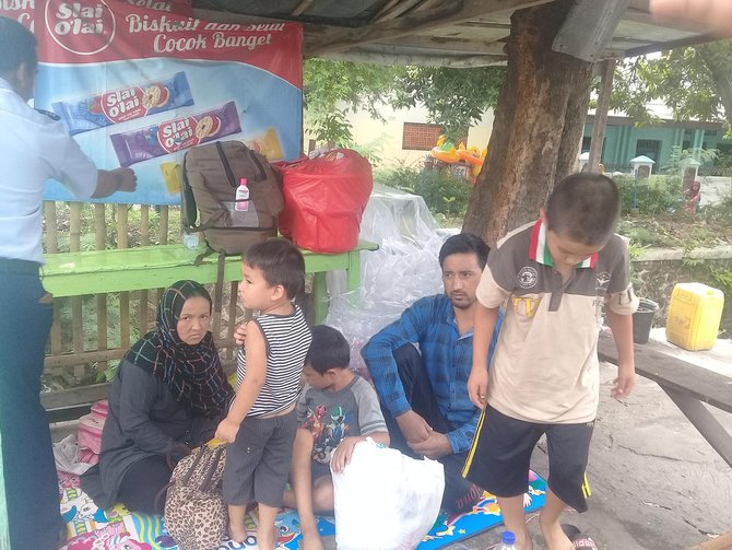 keluarga asal afghanistan tinggal di warung mi ayam di semarang