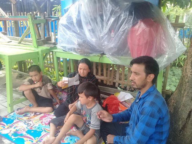 keluarga asal afghanistan tinggal di warung mi ayam di semarang