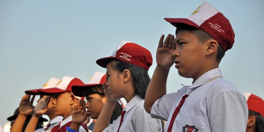 Berkat uluran tangan Anda, anak-anak di Pulau Salura bisa tersenyum kembali