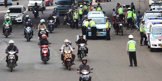 Pelajar di Karawang menangis karena ditilang polisi