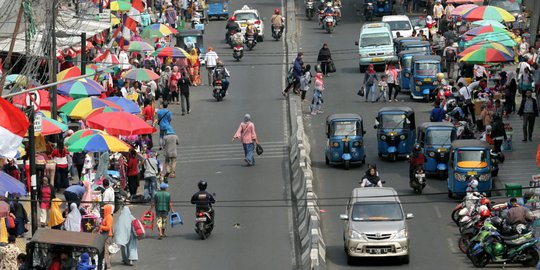 Sandiaga sebut PKL Tanah Abang tak perlu digusur karena diperlukan warga