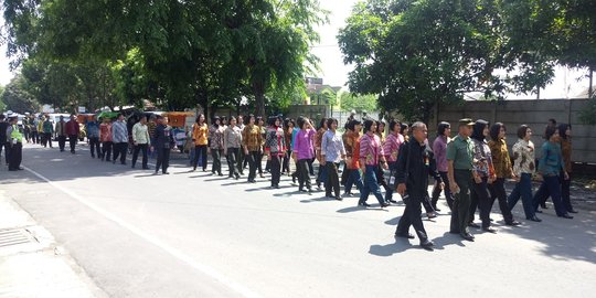 Ribuan relawan Projo menumpuk di sekitar Graha Saba Buana