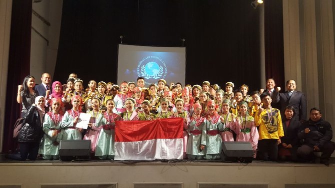 smp labschool cibubur raih 2 penghargaan di festival folklore bergengsi dunia